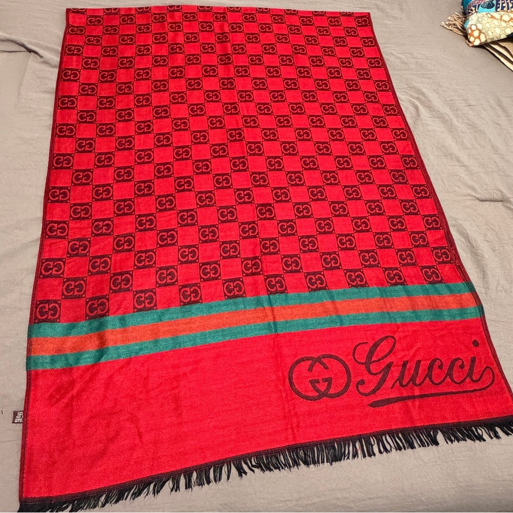 Gucci Red and Black Logo scarf - Picture 3 of 7